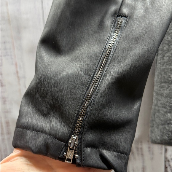 Fabletics NWT Milano Charcoal Gray Fleece with Black Faux Leather Sleeves Coat - Picture 5 of 10